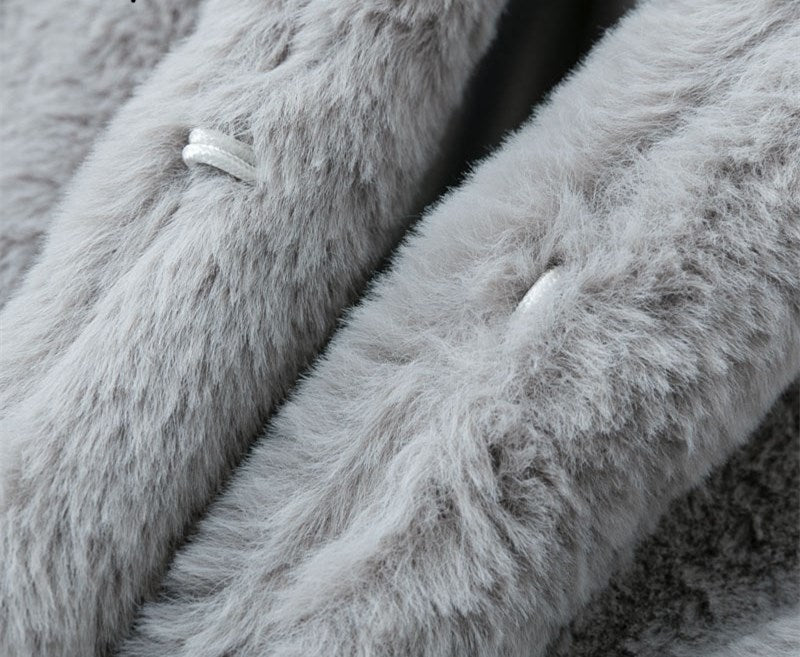 Chic Women’s Faux Fur Coat — Cozy Streetwear Essential