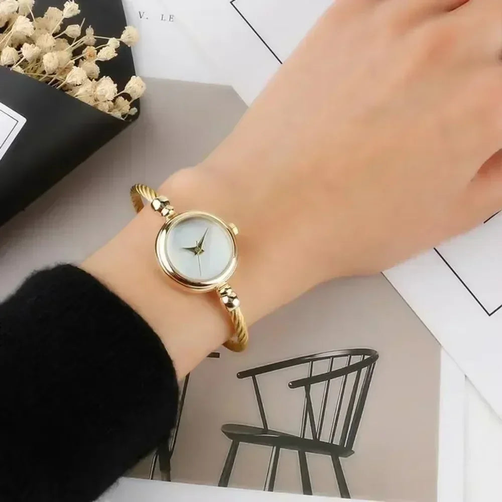 Luxe dameshorloge met gouden armband en quartzhorloge – roestvrij staal, casual armbandstijl